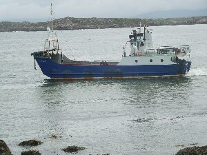 �rainn Mh�ir - a roll on, roll off ferry arriving at Arranmore harbour